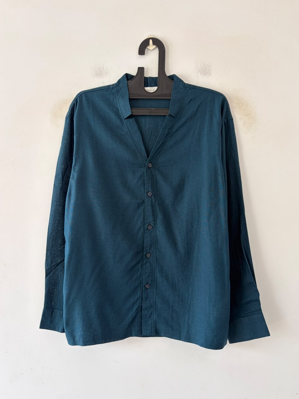 Peacock V‑notch linen shirt