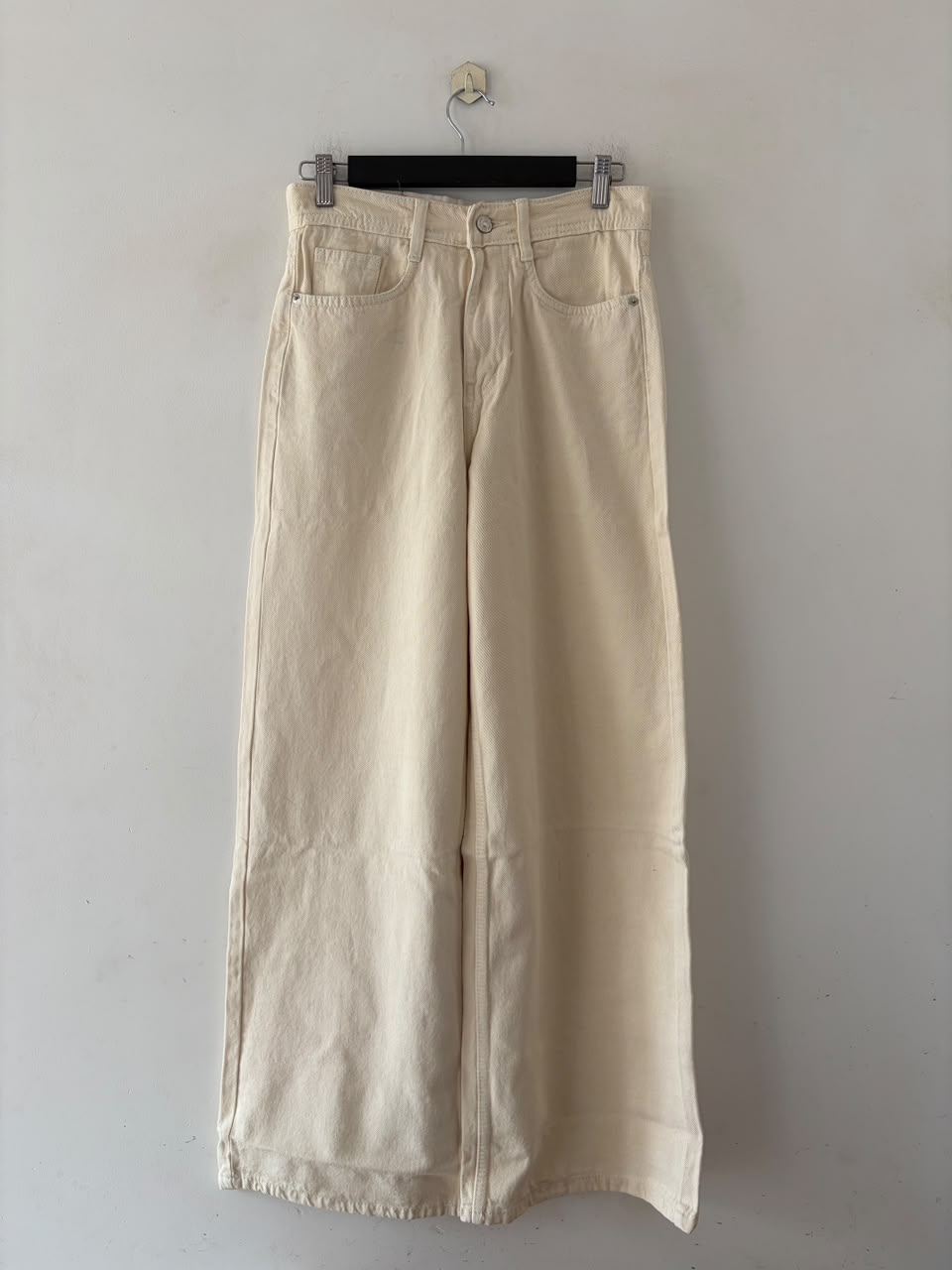 Off white baggy jeans