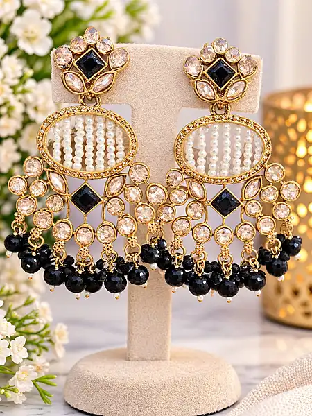 Luxurious vintage-inspired chandelier earring