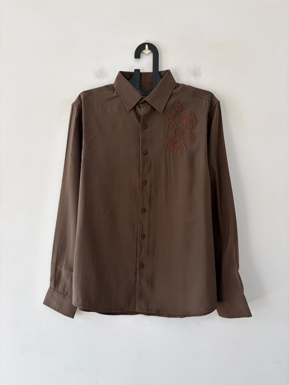 Walnut flora embroidered shirt