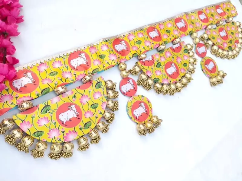 Sacred Kamdhenu Floral Bandanwar Toran