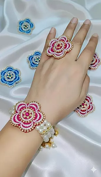 Adjustable Flower Pearl Beaded Kundan Bracelet