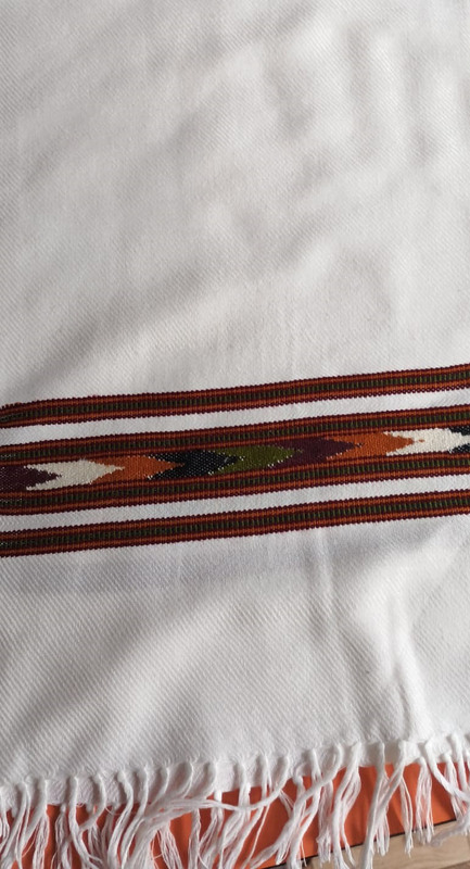 White Handloomk mufler