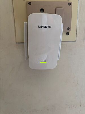 Linksys RE6400  Dual Band WiFi Range Extender