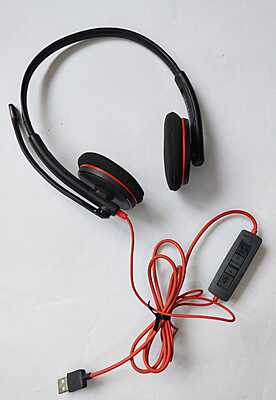 Used Plantronics C3220 Stereo USB Wired Over Ear Headphones With Mic Used Plantronics C3220 Stereo USB Wired Over Ear Headphones With Mic