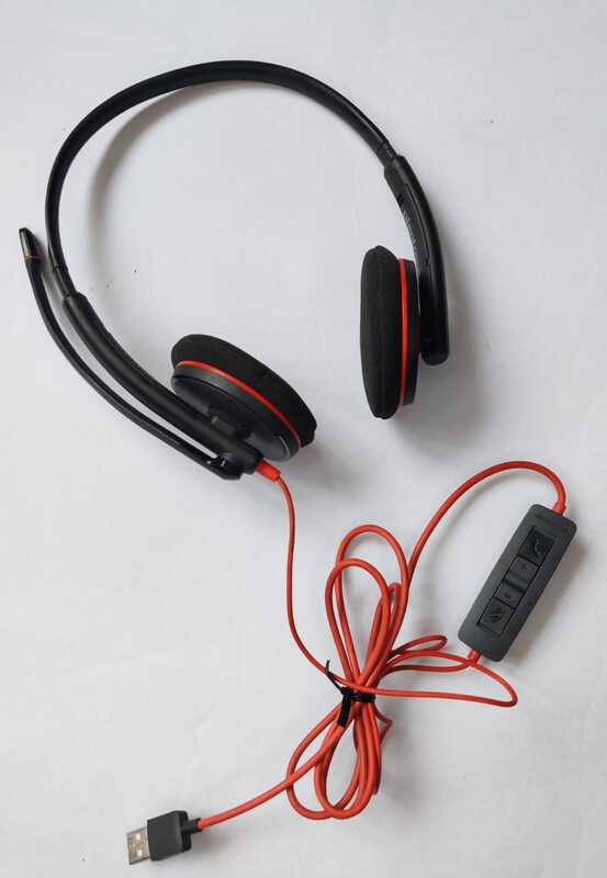Used Plantronics C3220 Stereo USB Wired Over Ear Headphones With Mic Used Plantronics C3220 Stereo USB Wired Over Ear Headphones With Mic