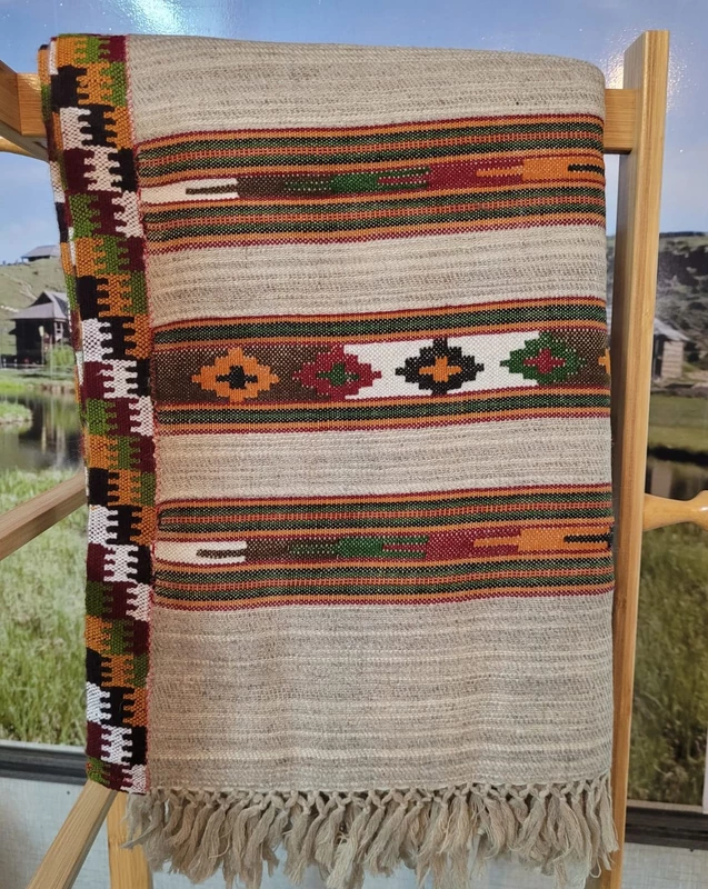 Yakwool katu chashmi teen patti with border Kullu shawls