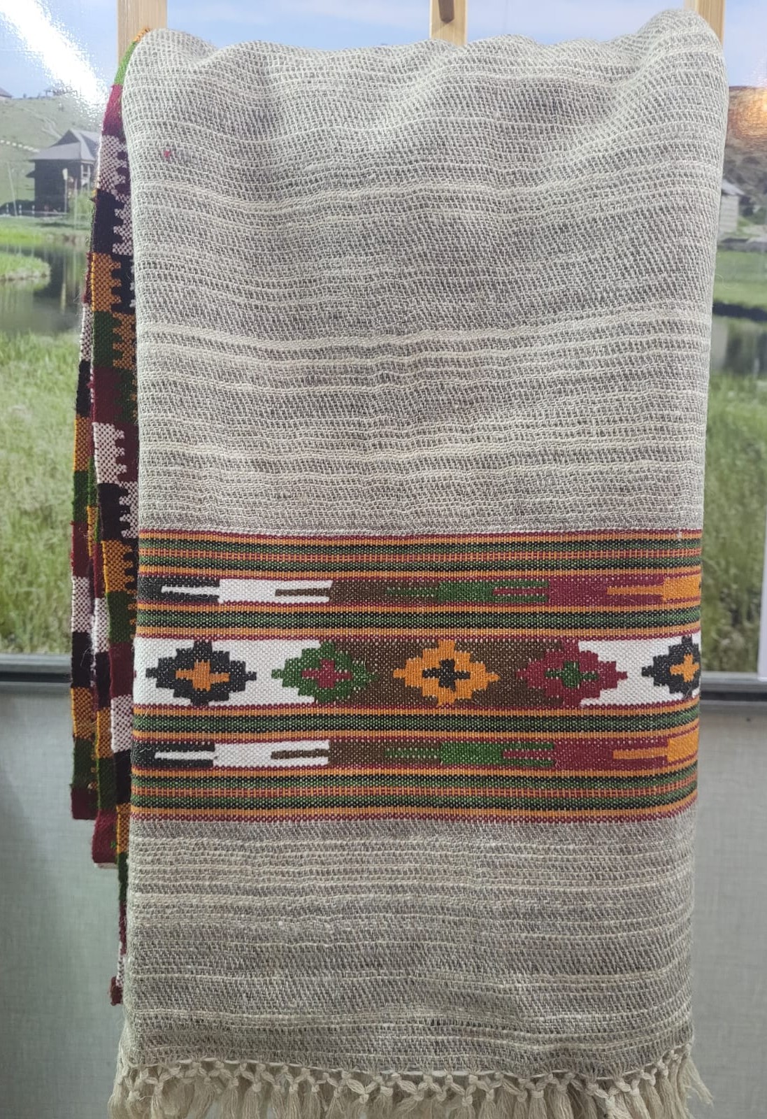 Yakwool katu chasmi with border Kullu shawls