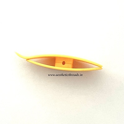 Tatting shuttle (Plastic) –Yellow