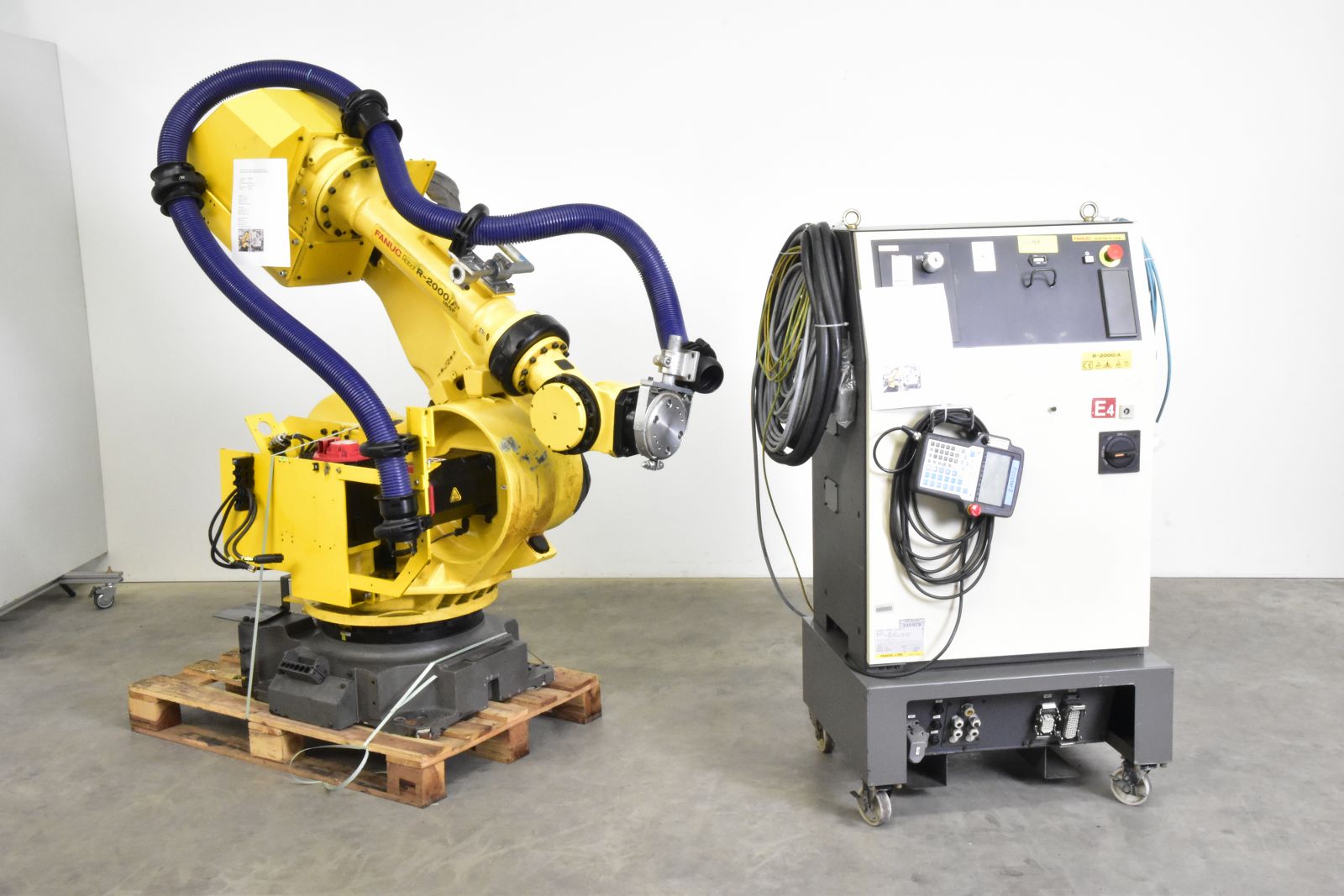 FANUC R-2000iA/165F, A05B-1324-B203,Robot with Control cabinet and Panel, YoM2002
