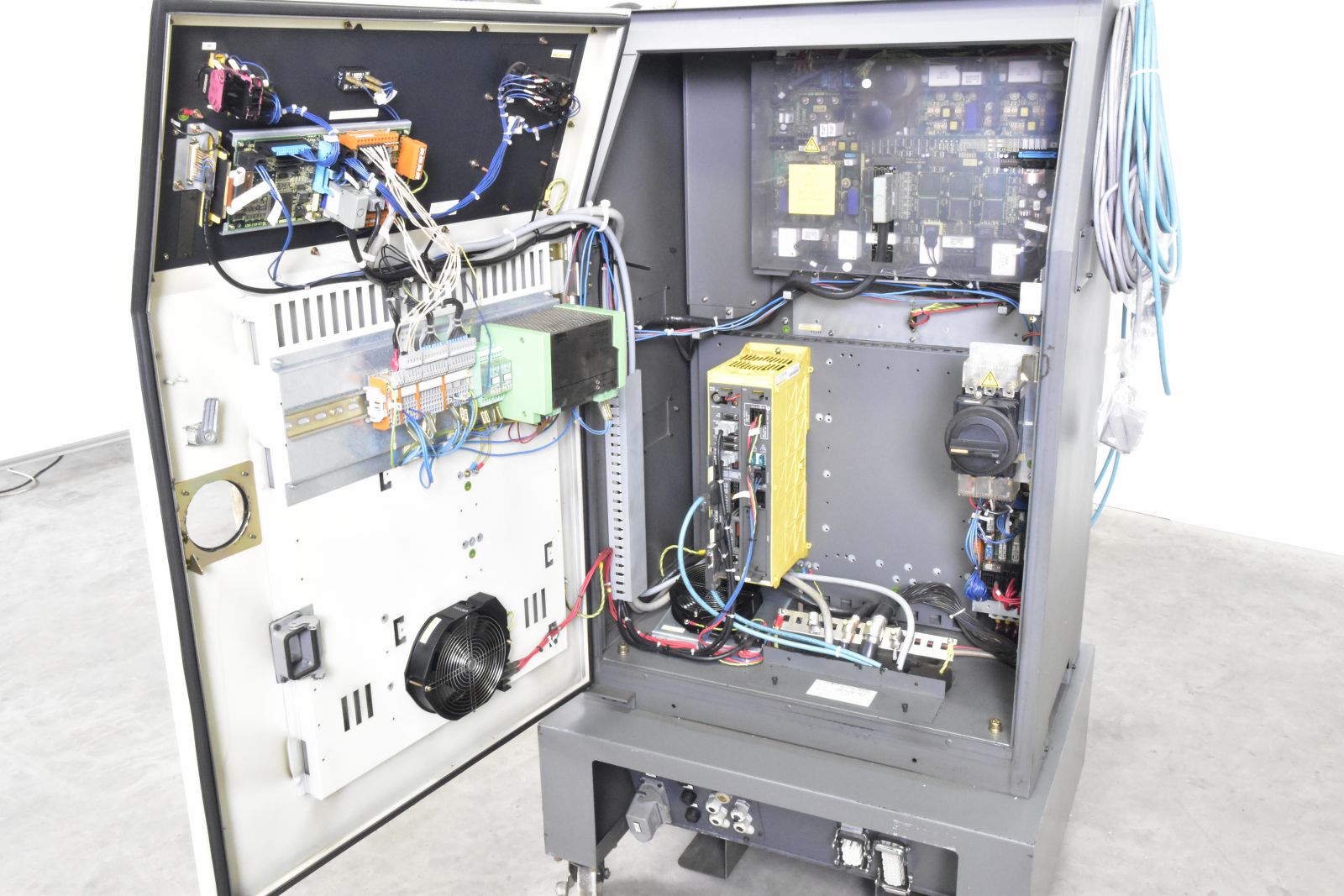 FANUC R-2000iA/165F, A05B-1324-B203,Robot with Control cabinet and Panel, YoM2002
