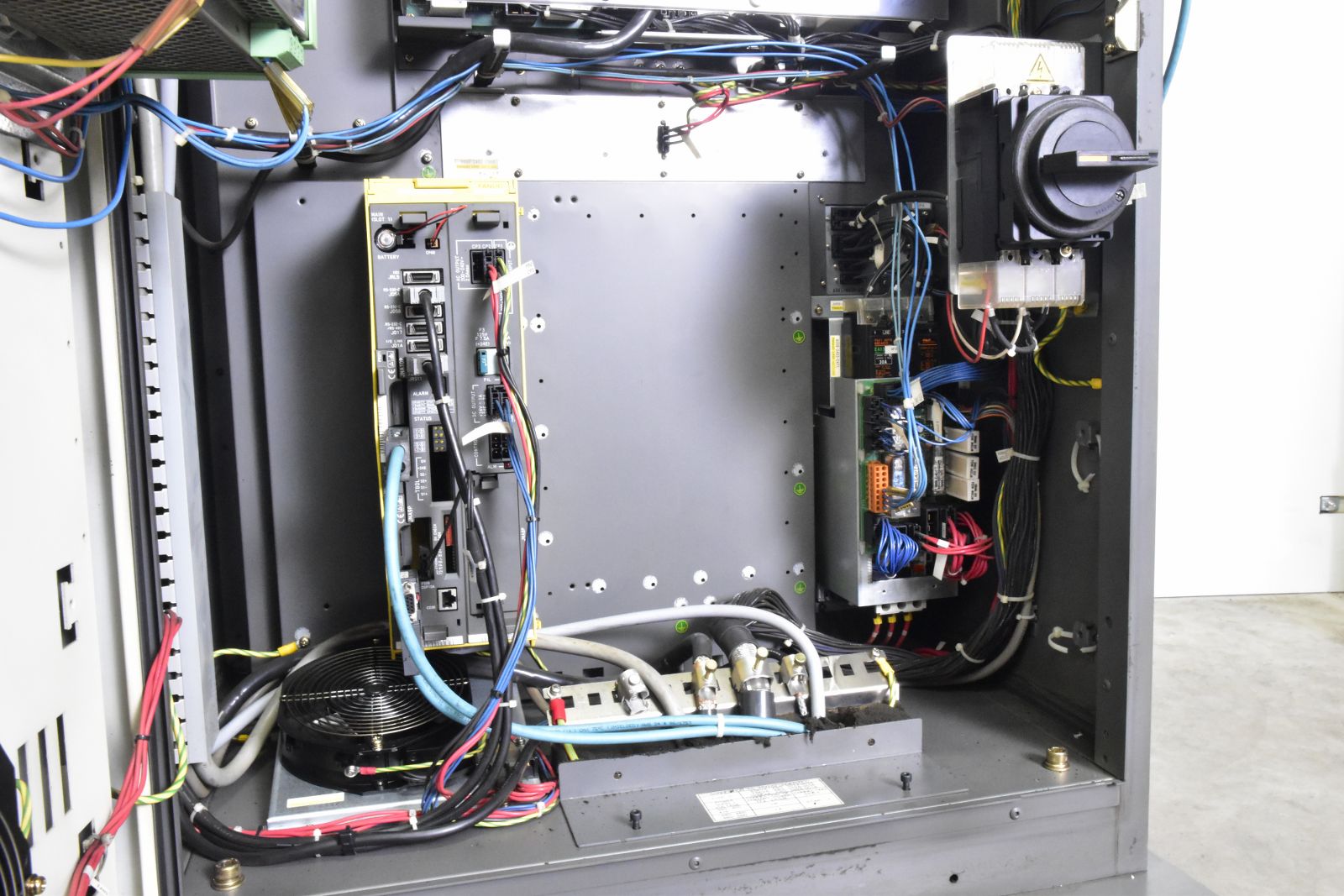 FANUC R-2000iA/165F, A05B-1324-B203,Robot with Control cabinet and Panel, YoM2002