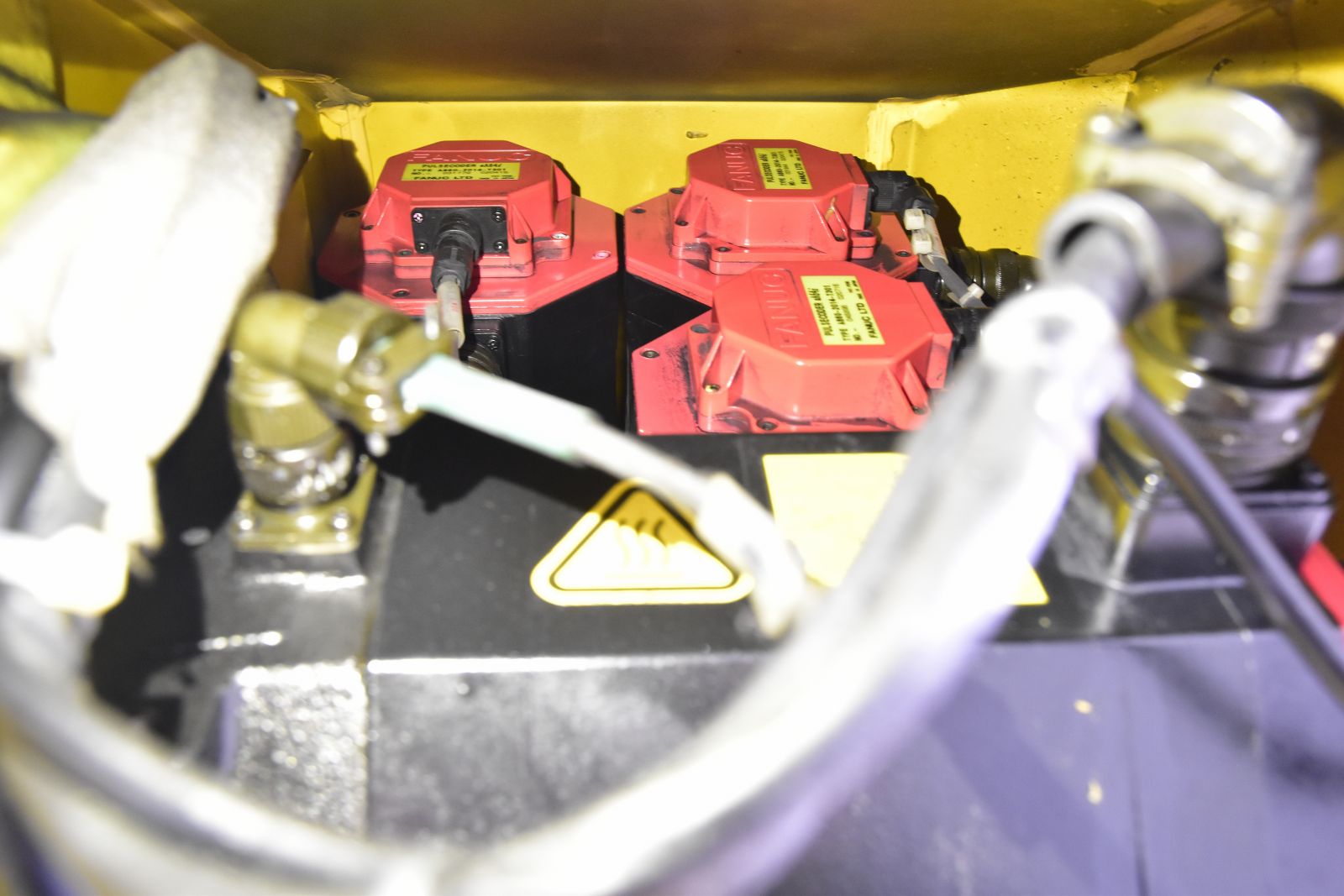 FANUC R-2000iA/165F, A05B-1324-B203,Robot with Control cabinet and Panel, YoM2002