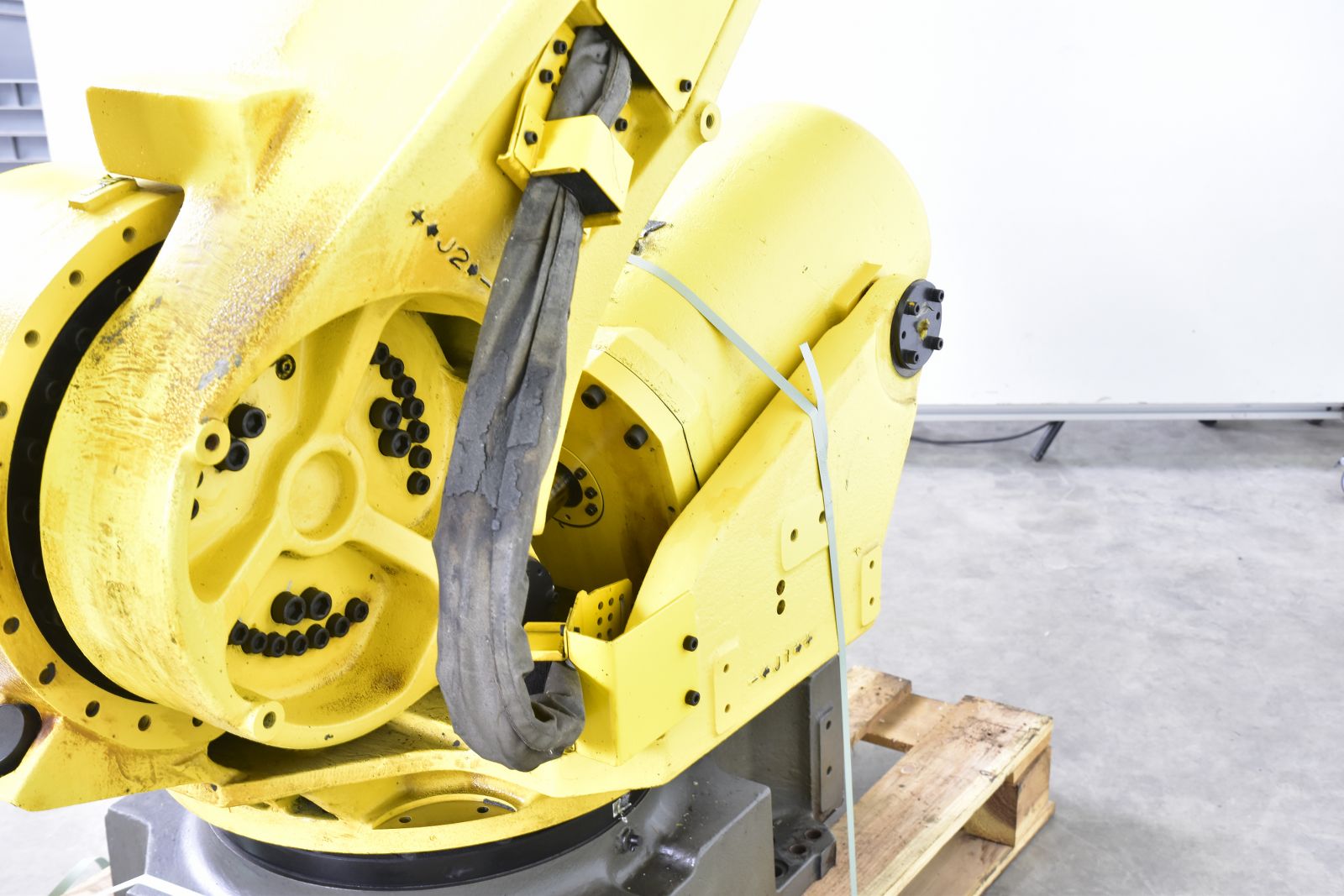 FANUC R-2000iA/165F, A05B-1324-B203,Robot with Control cabinet and Panel, YoM2002