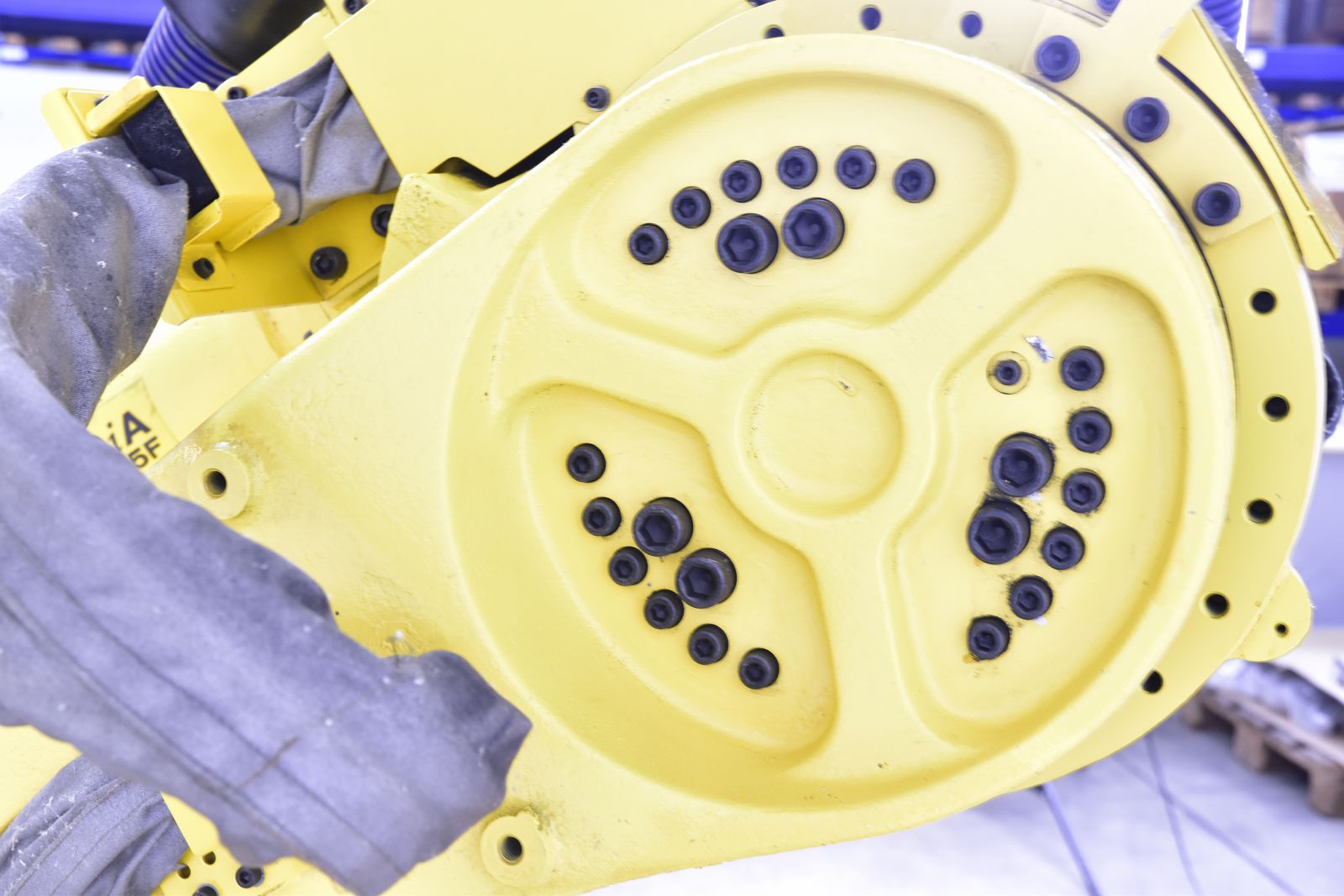 FANUC R-2000iA/165F, A05B-1324-B203,Robot with Control cabinet and Panel, YoM2002