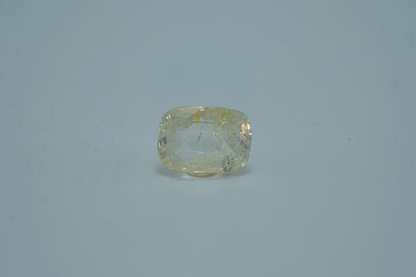 Yellowish White Sapphire 4.23 ct