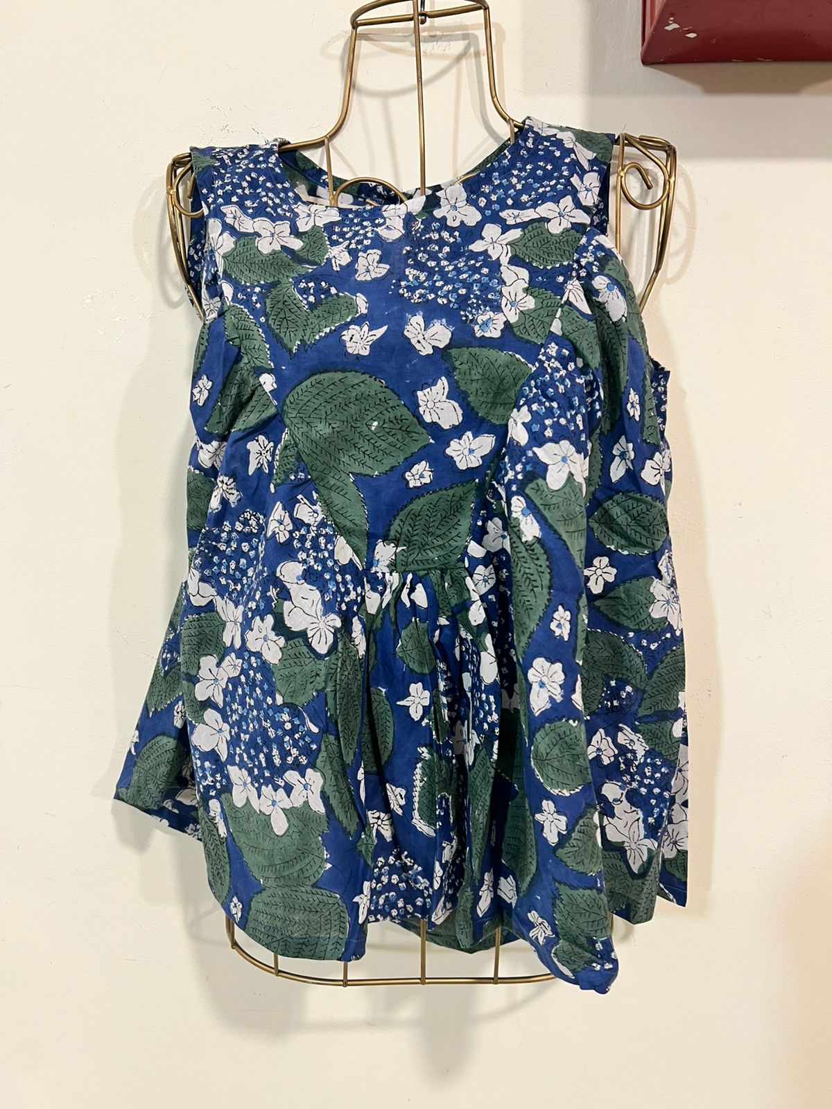 Priya's Triangle-Yoke Top - Blue & Leaves