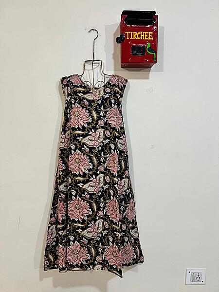 Saira's A-line Dress With a Back Tie - Black & flowers