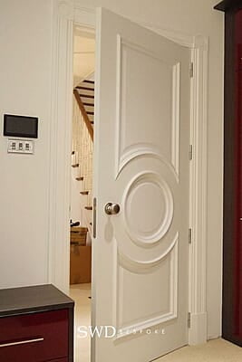 Elegant White HDHMR Moulding Door