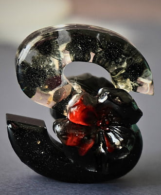 'S' ALLURE OF VAMPIRE LETTER KEYCHAIN(LKI00008) 'S' ALLURE OF VAMPIRE LETTER KEYCHAIN(LKI00008)