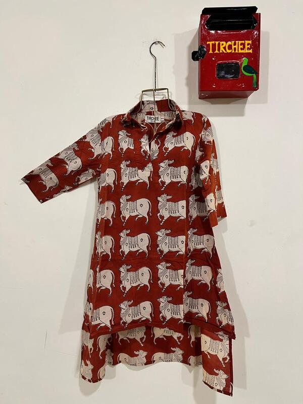 Kavya's High-Low Collared Top - Red & Pichwai