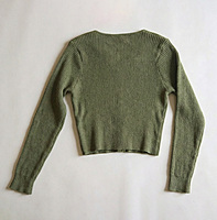 Cropped Ribbed V-Neck Knit Top