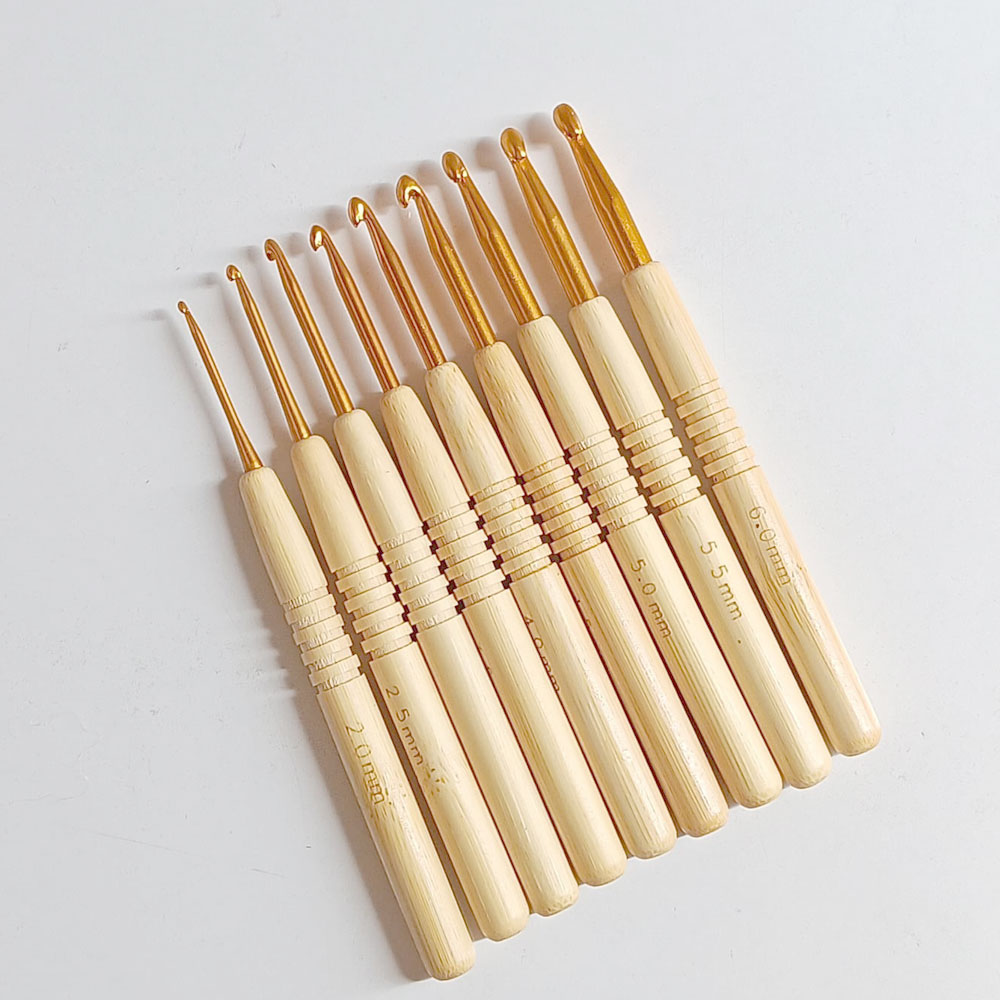 Crochet Hook Set with Bamboo Handle Crochet Hook Set with Bamboo Handle