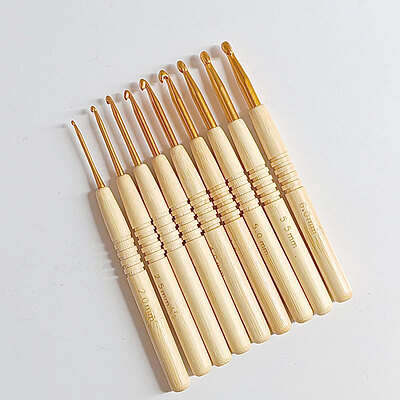 Crochet Hook Set with Bamboo Handle Crochet Hook Set with Bamboo Handle