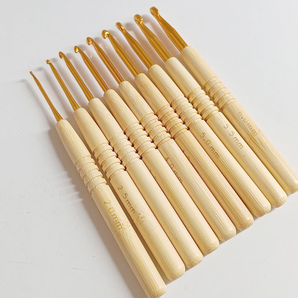 Crochet Hook Set with Bamboo Handle Crochet Hook Set with Bamboo Handle