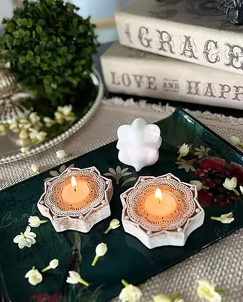 SET OF 2 FLOWER WOODEN DIYAS