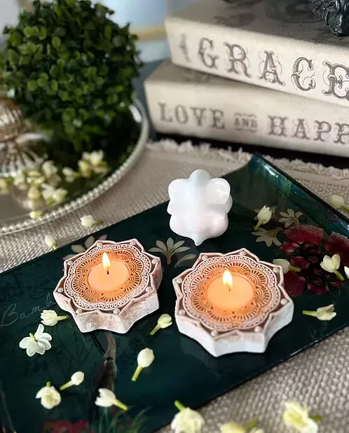 SET OF 2 FLOWER WOODEN DIYAS