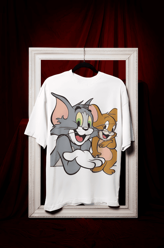 Oversized T-shirt featuring Tom and Jerry