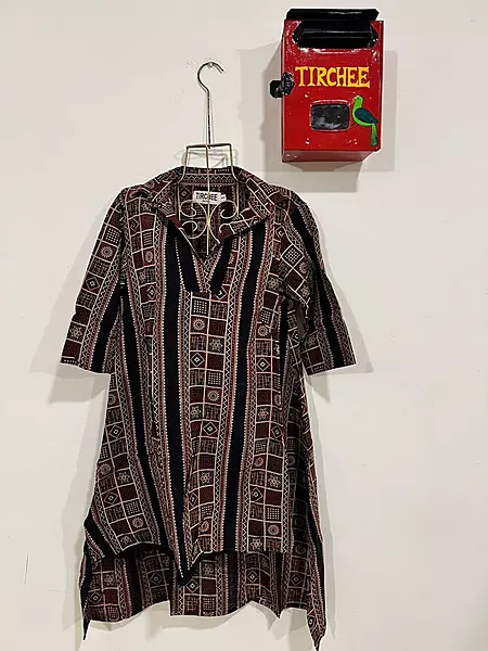 Kavya's High-Low Collared Top - Black & print Lines