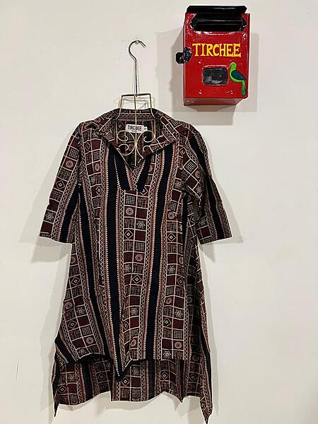 Kavya's High-Low Collared Top - Black & print Lines