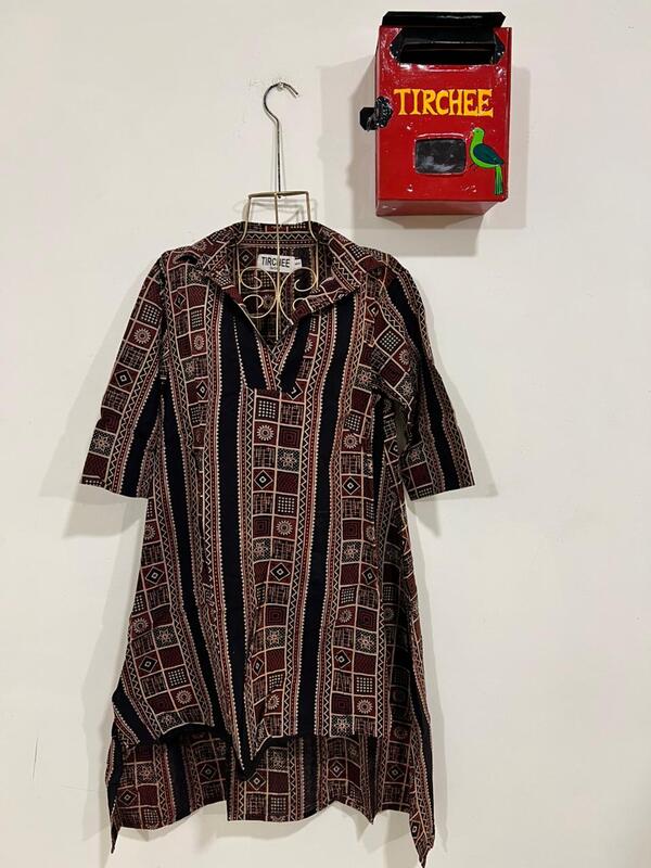 Kavya's High-Low Collared Top - Black & print Lines