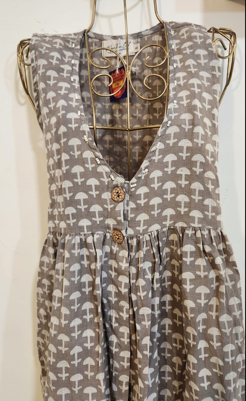 Urvashi's Deep-V & Button Top - Grey & Flowers