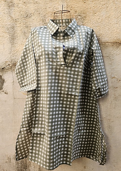 Kavya's High-Low Collared Top - Grey Gingham