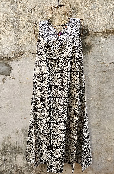 Saira's A-line Dress - Cream & Black