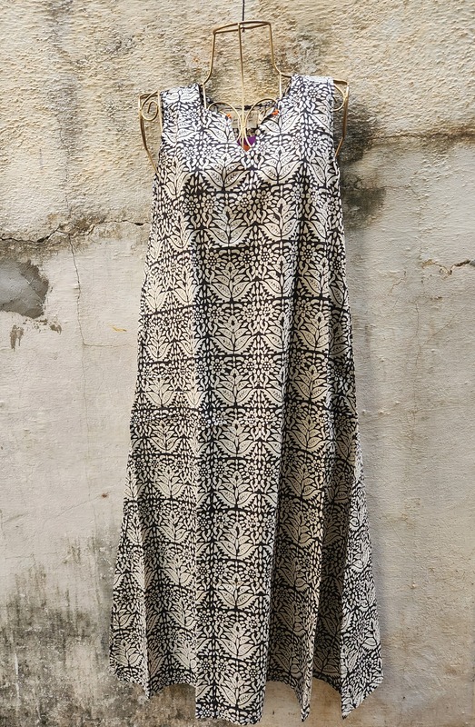 Saira's A-line Dress - Cream & Black