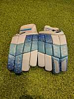 CRICKET BATTING GLOVES SG   