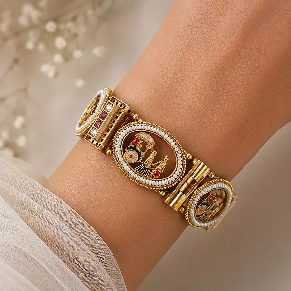 Rajwada Pearl Frame Story Bracelet