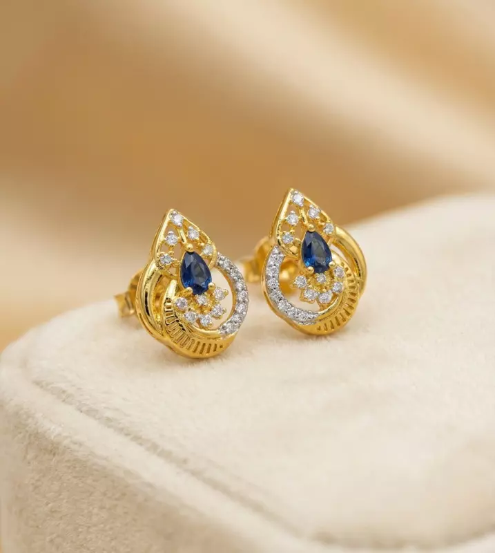 18 kt gold tear drop earrings 1