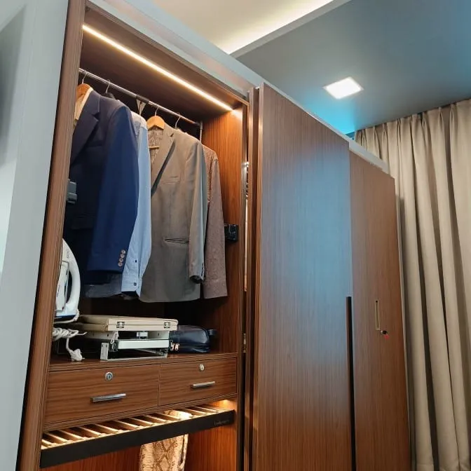 Ebco Wardrobe Lift 750-1150 mm- 10 kg Softclose