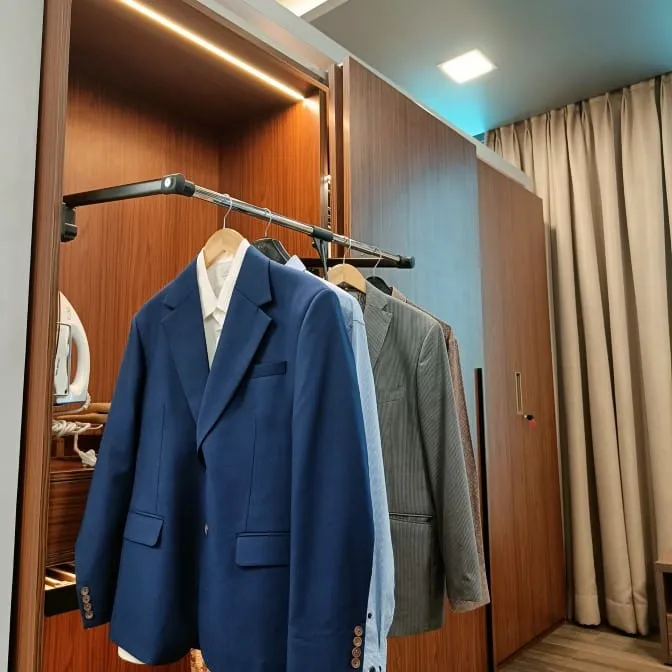 Ebco Wardrobe Lift 750-1150 mm- 10 kg Softclose