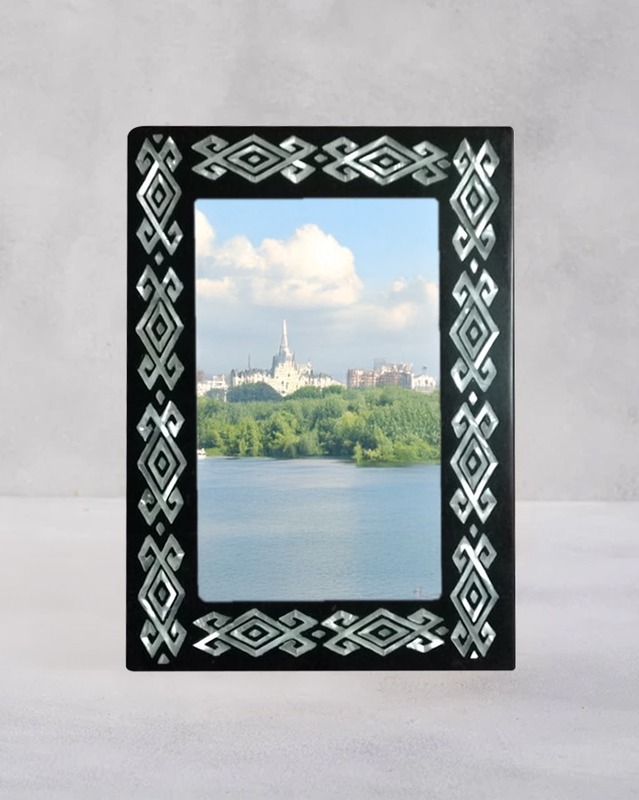 Ebony Elegance Photo Frame
