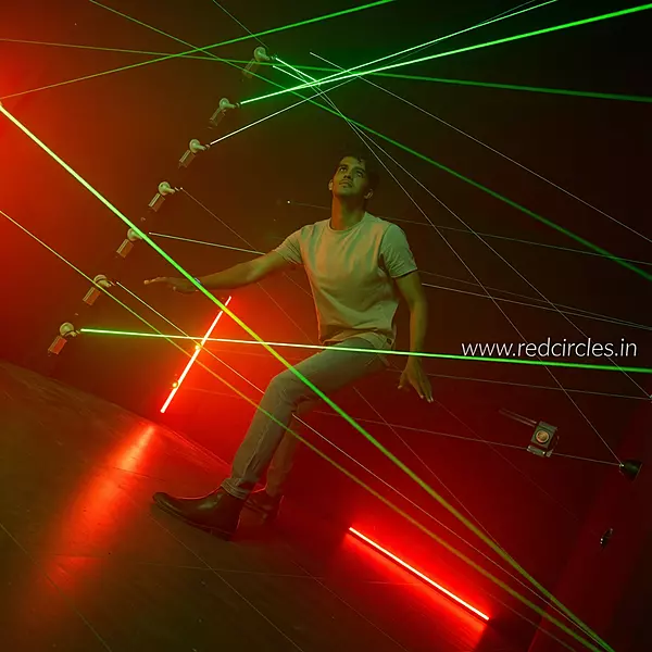 LASER MAZE ESCAPE