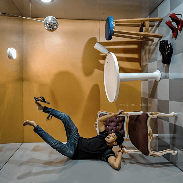 ANTI GRAVITY PHOTO BOOTH