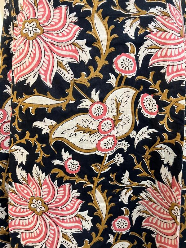 Saira's A-line Dress With a Back Tie - Black & flowers