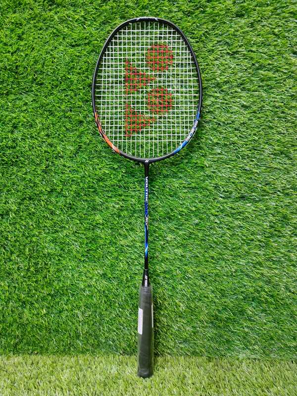 BADMINTON RACQUET YONEX VOLTRIC LITE 40I BADMINTON RACQUET YONEX VOLTRIC LITE 40I