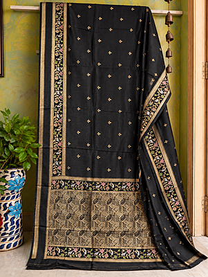 Pure Benarasi Katan Silk Black Saree with Intricate Zari Floral Border – Machine Woven Pure Benarasi Katan Silk Black Saree with Intricate Zari Floral Border – Machine Woven
